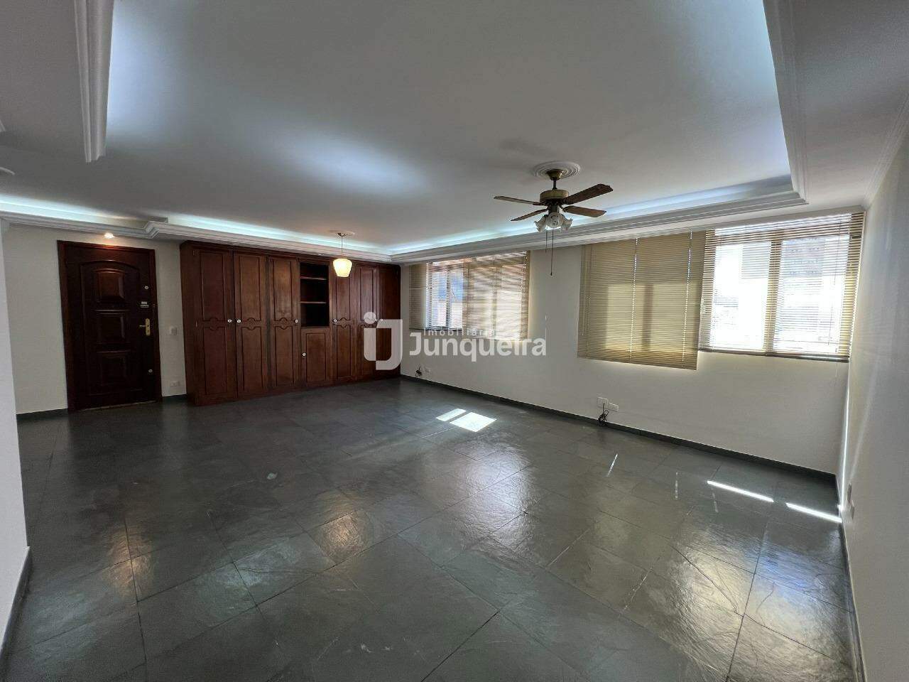 Apartamento para alugar no Pedro Ometto, 3 quartos, sendo 1 suíte, 1 vaga, no bairro Centro em Piracicaba - SP