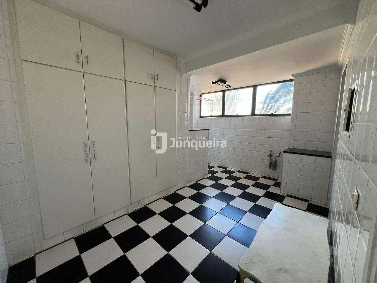Apartamento para alugar no Pedro Ometto, 3 quartos, sendo 1 suíte, 1 vaga, no bairro Centro em Piracicaba - SP