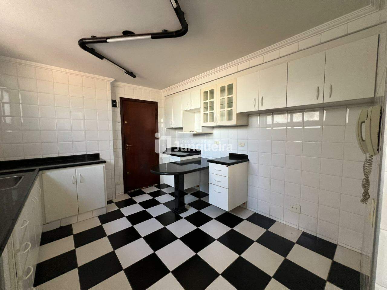 Apartamento para alugar no Pedro Ometto, 3 quartos, sendo 1 suíte, 1 vaga, no bairro Centro em Piracicaba - SP