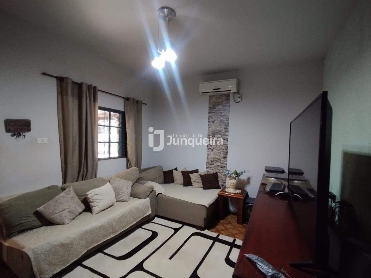 Casa à venda, 2 quartos, 2 vagas, no bairro Santa Terezinha em Piracicaba - SP