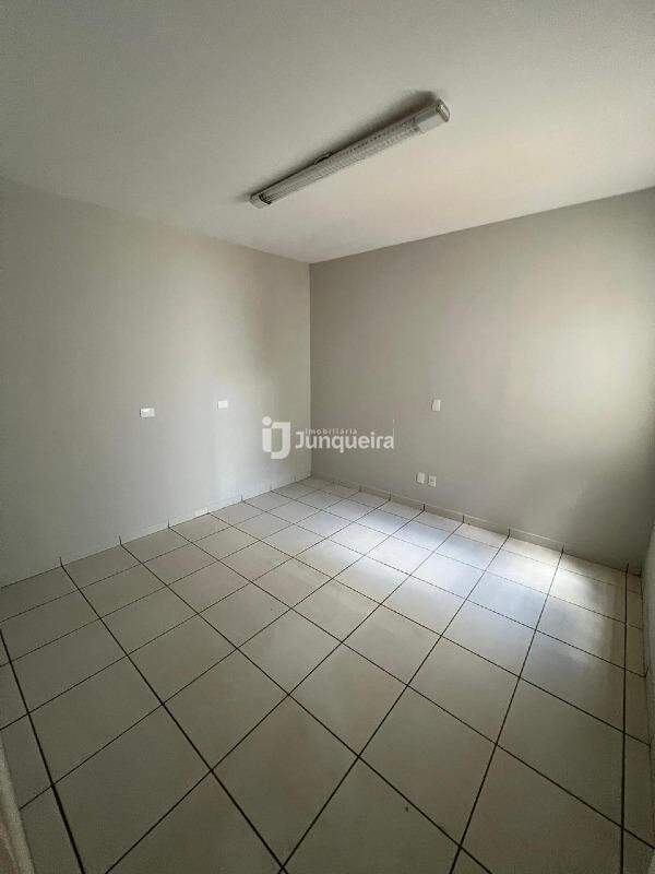 Sala Comercial para alugar, 1 vaga, no bairro Centro em Rio das Pedras - SP