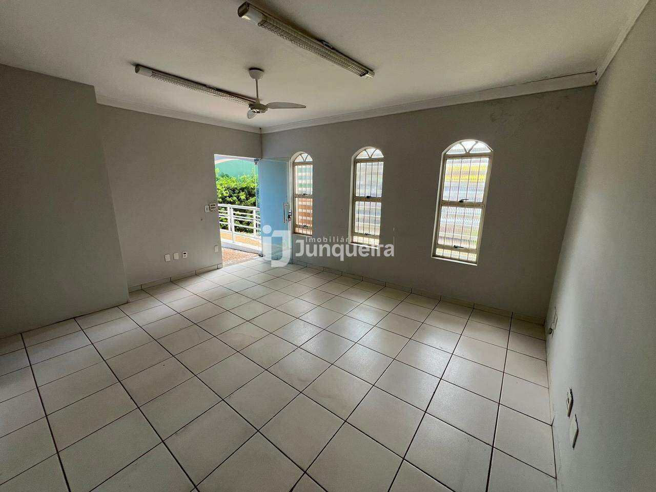 Sala Comercial para alugar, 1 vaga, no bairro Centro em Rio das Pedras - SP