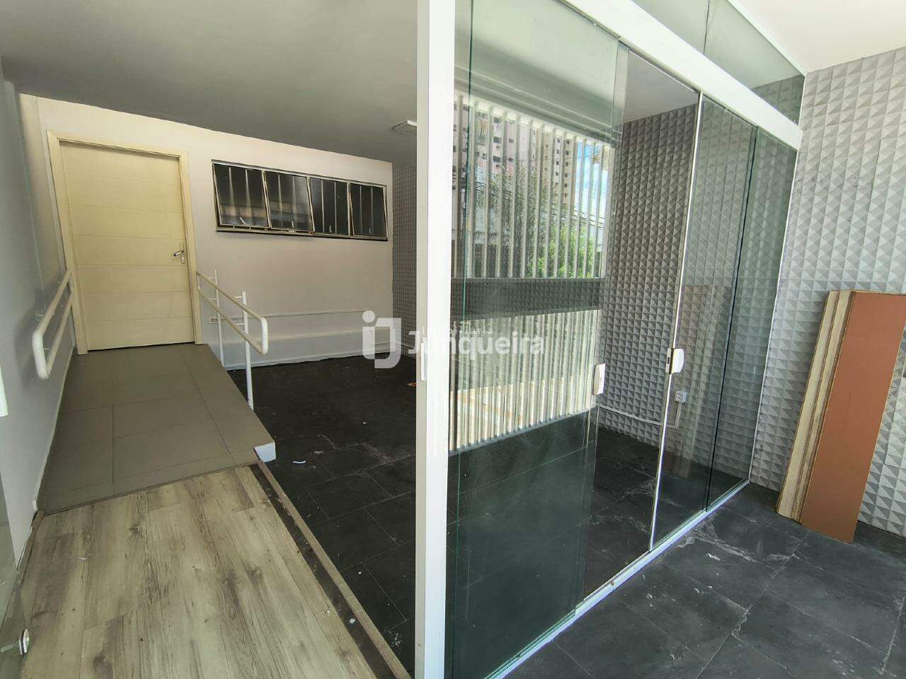 Prédio Comercial para alugar, no bairro Cidade Alta em Piracicaba - SP