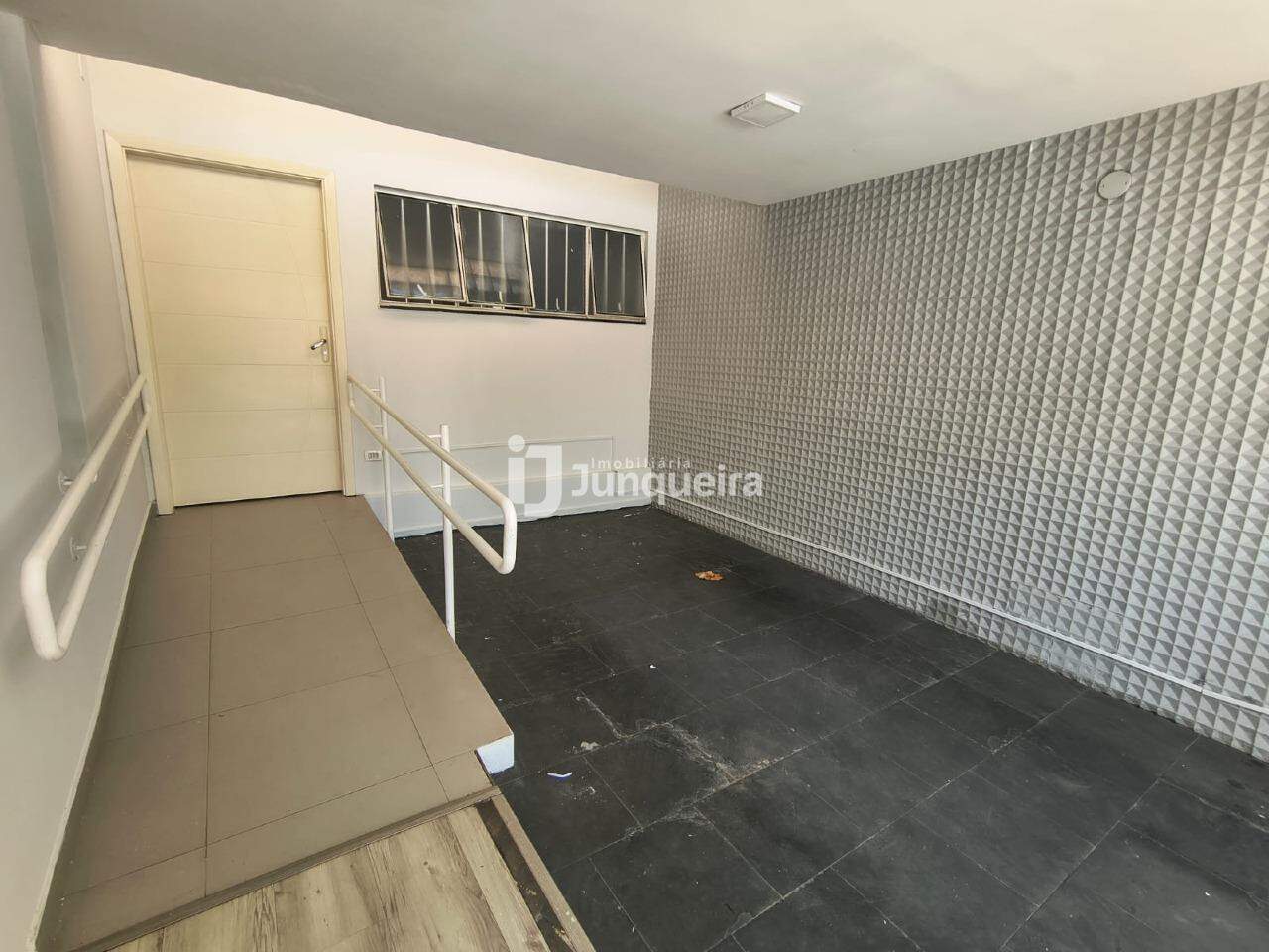 Prédio Comercial para alugar, no bairro Cidade Alta em Piracicaba - SP