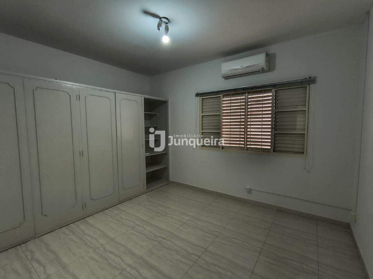 Prédio Comercial para alugar, no bairro Cidade Alta em Piracicaba - SP