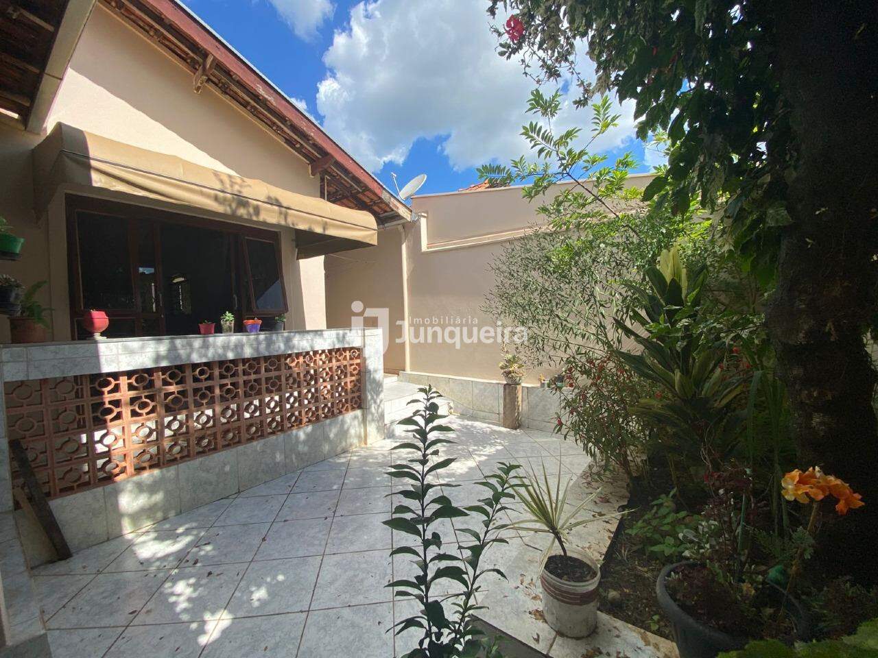 Casa à venda, 4 quartos, sendo 1 suíte, 2 vagas, no bairro Santa Rosa em Piracicaba - SP