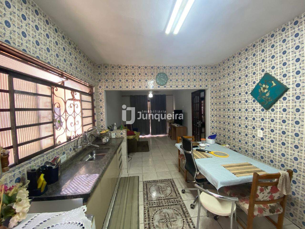 Casa à venda, 4 quartos, sendo 1 suíte, 2 vagas, no bairro Santa Rosa em Piracicaba - SP