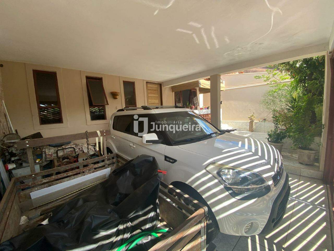 Casa à venda, 4 quartos, sendo 1 suíte, 2 vagas, no bairro Santa Rosa em Piracicaba - SP