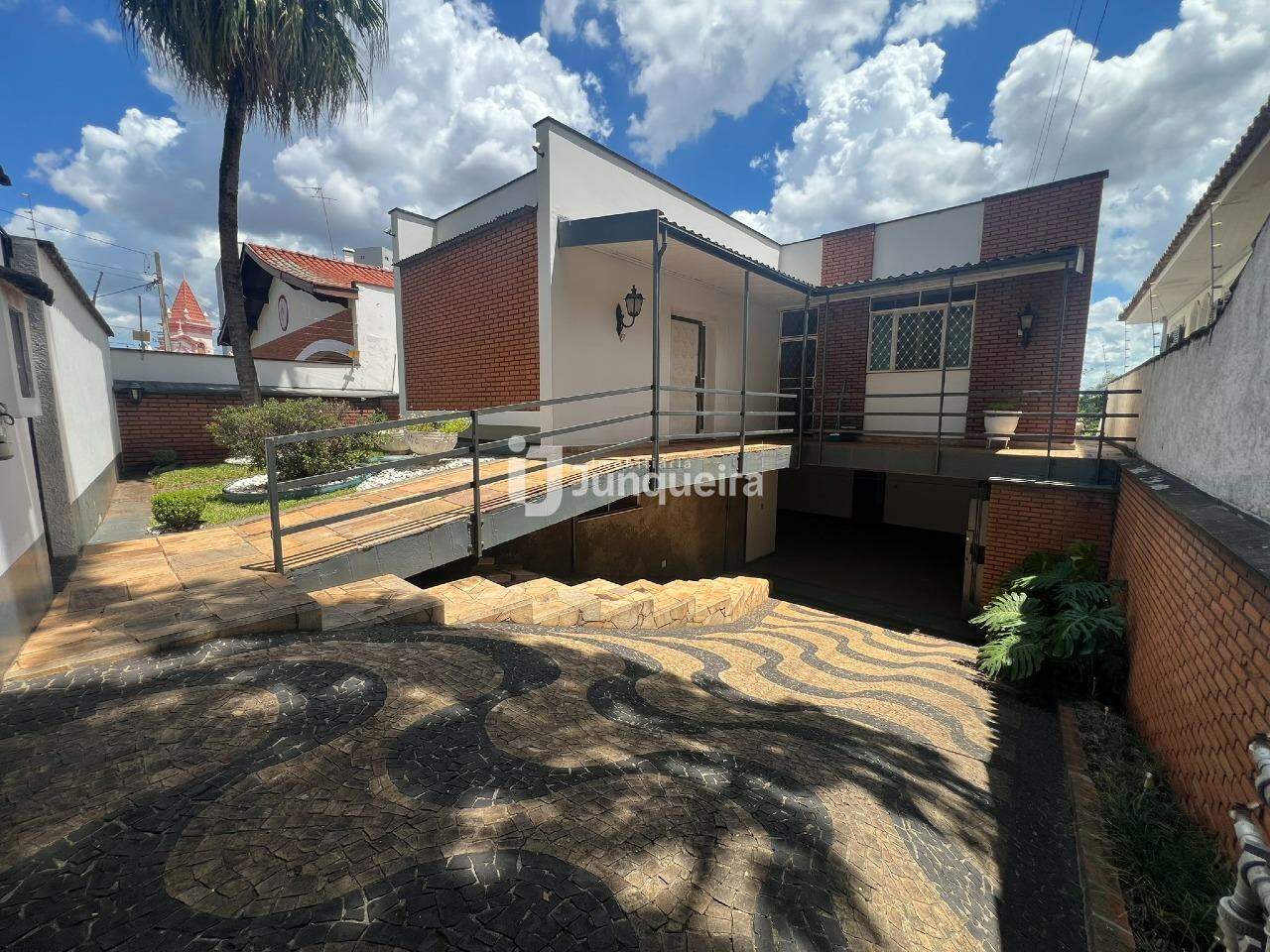 Casa para alugar, 3 quartos, sendo 2 suítes, 6 vagas, no bairro Jardim Europa em Piracicaba - SP