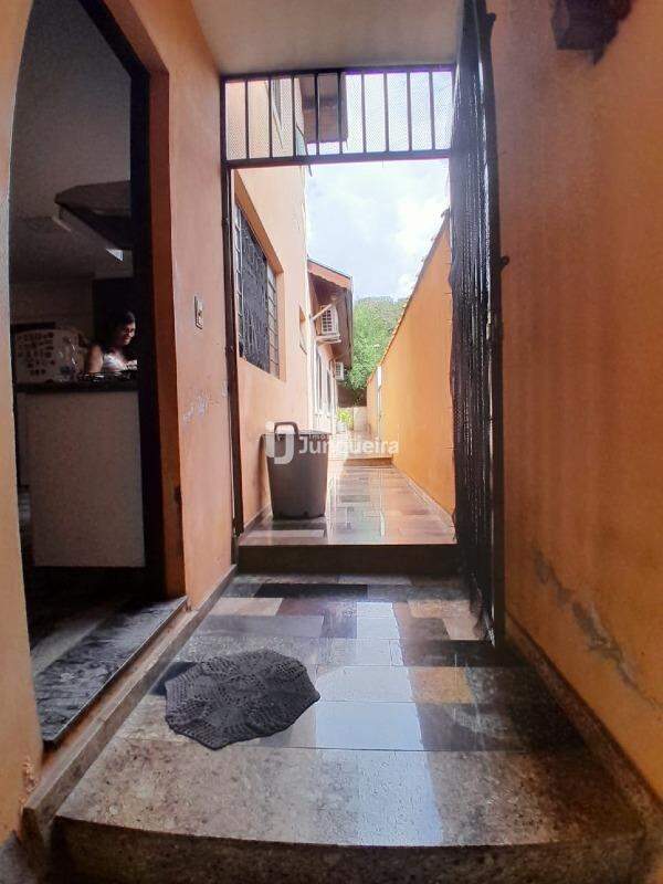 Casa à venda, 3 quartos, sendo 2 suítes, 2 vagas, no bairro Vila Rezende em Piracicaba - SP