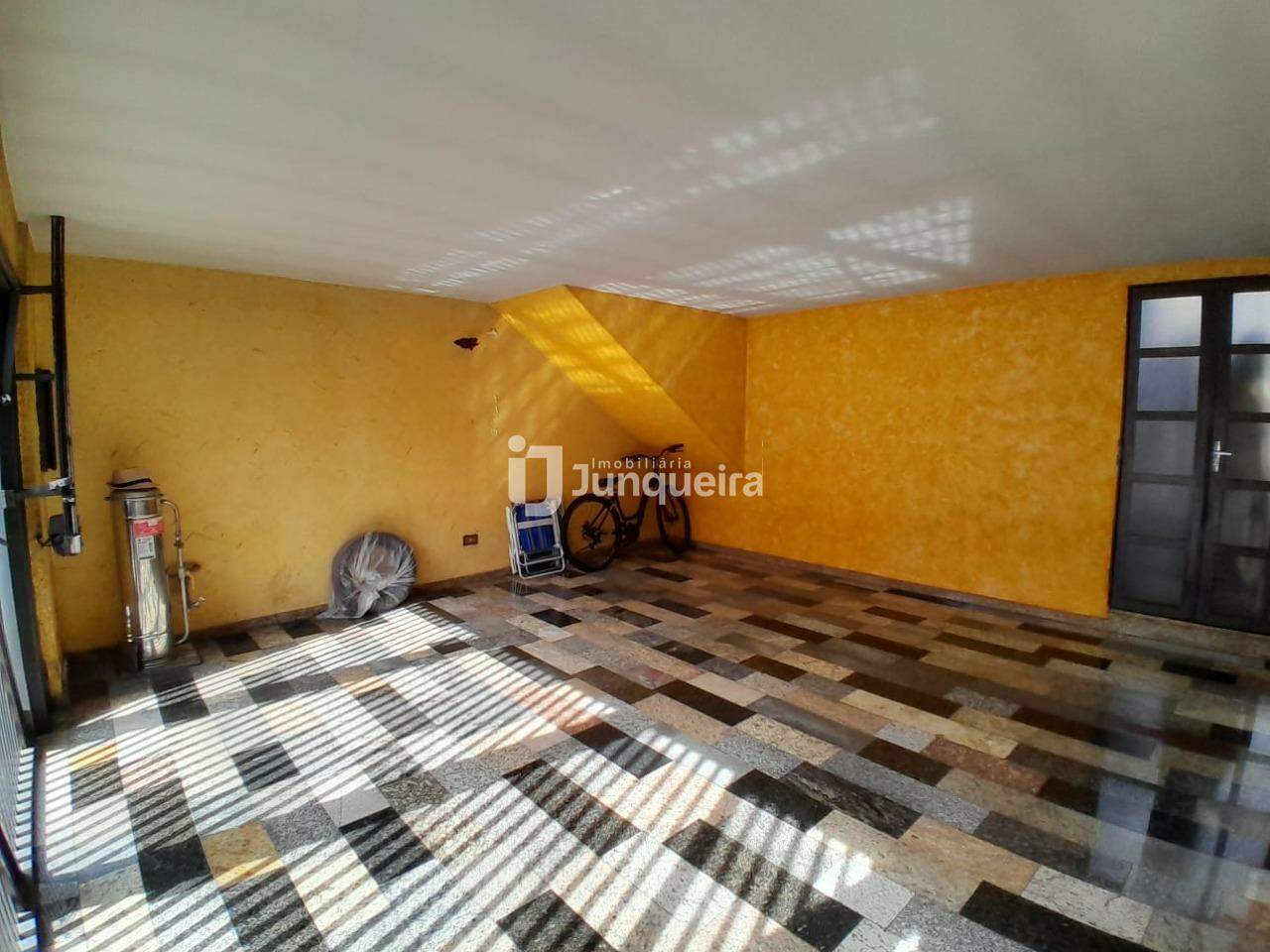 Casa à venda, 3 quartos, sendo 2 suítes, 2 vagas, no bairro Vila Rezende em Piracicaba - SP