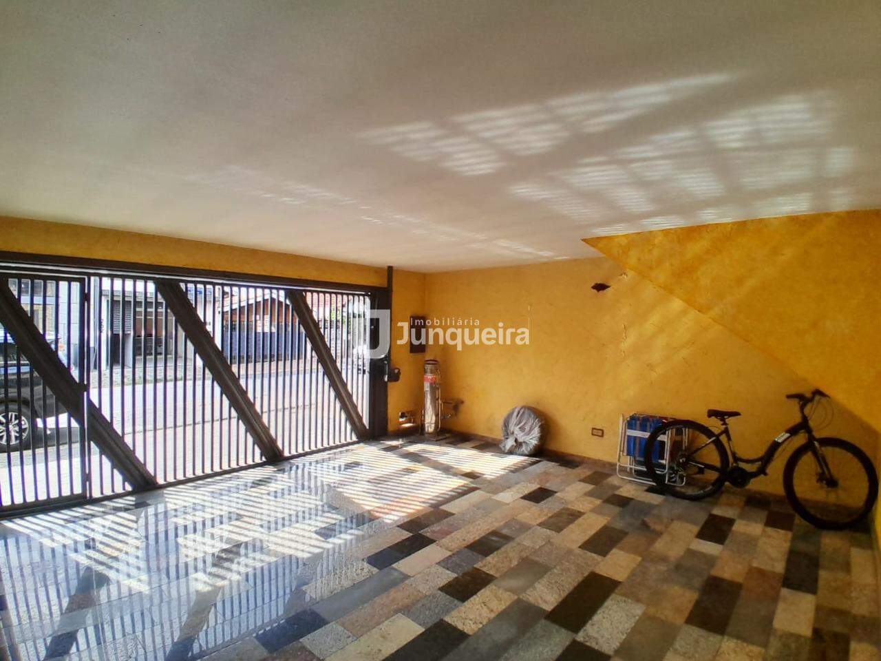 Casa à venda, 3 quartos, sendo 2 suítes, 2 vagas, no bairro Vila Rezende em Piracicaba - SP