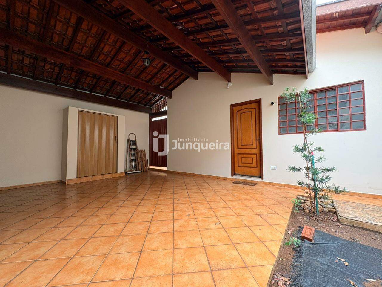 Casa à venda, 3 quartos, 2 vagas, no bairro Pompéia em Piracicaba - SP