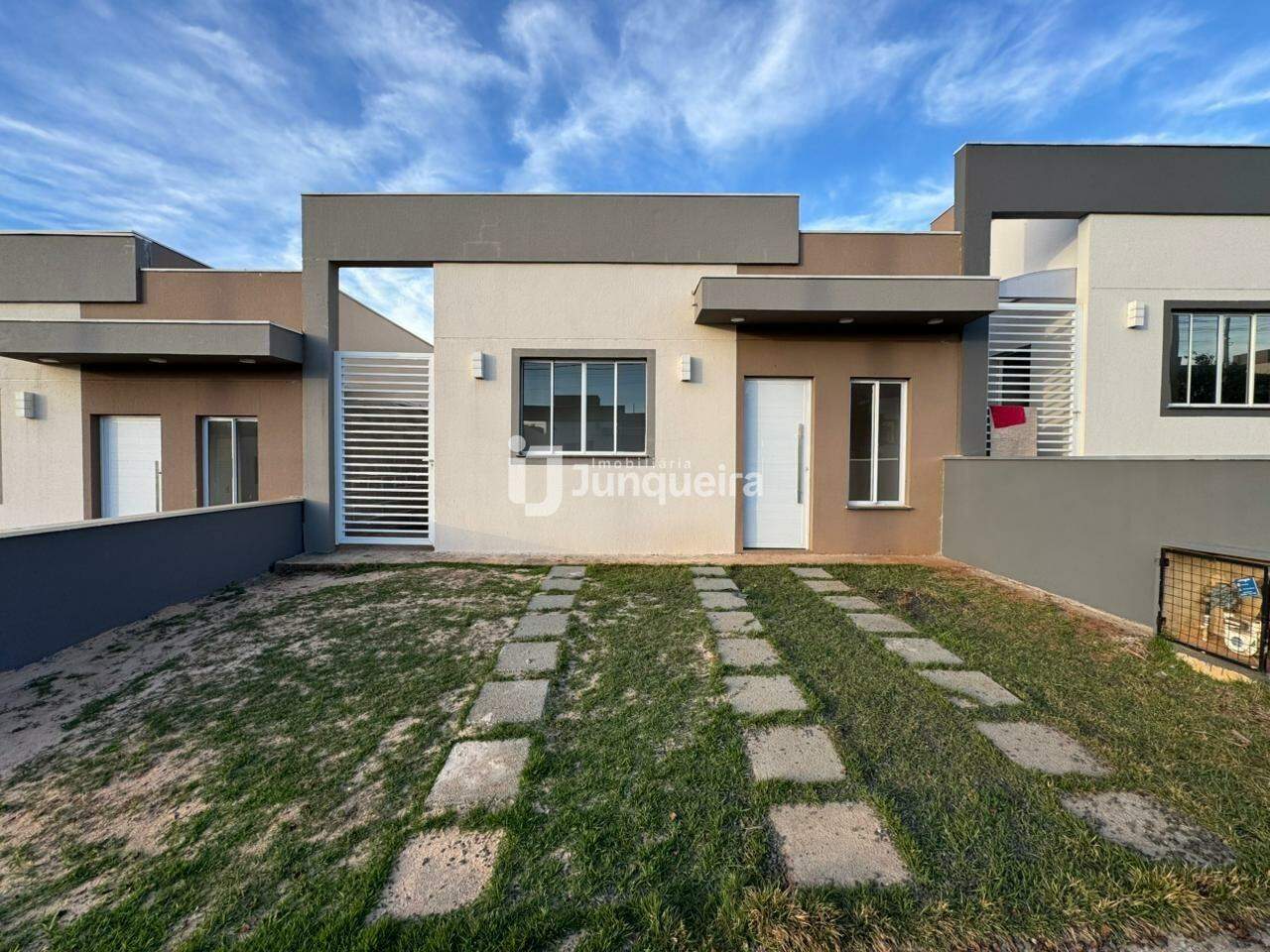 Casa em Condomínio à venda no Reserva Taquaral II, 2 quartos, sendo 2 suítes, 2 vagas, no bairro Cidade Judiciária em Piracicaba - SP