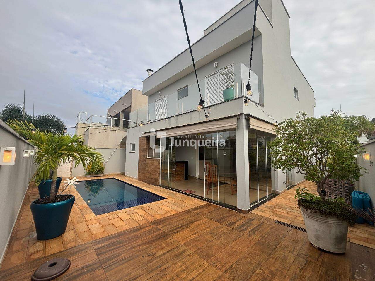 Casa em Condomínio à venda no Villa D'Aquila, 3 quartos, sendo 3 suítes, 6 vagas, no bairro Villa D'áquila em Piracicaba - SP