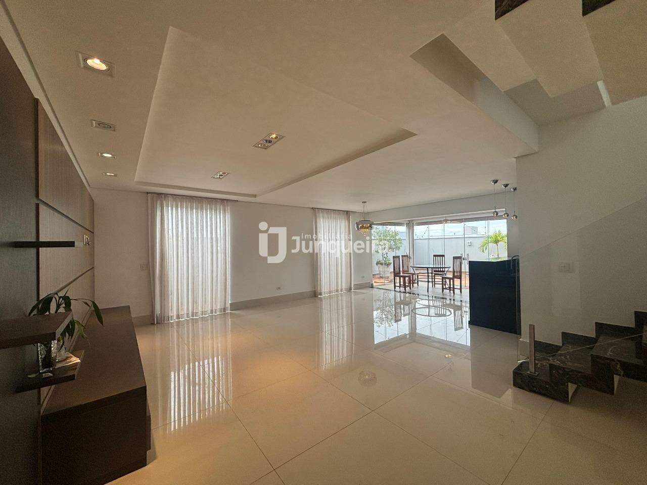 Casa em Condomínio à venda no Villa D'Aquila, 3 quartos, sendo 3 suítes, 6 vagas, no bairro Villa D'áquila em Piracicaba - SP