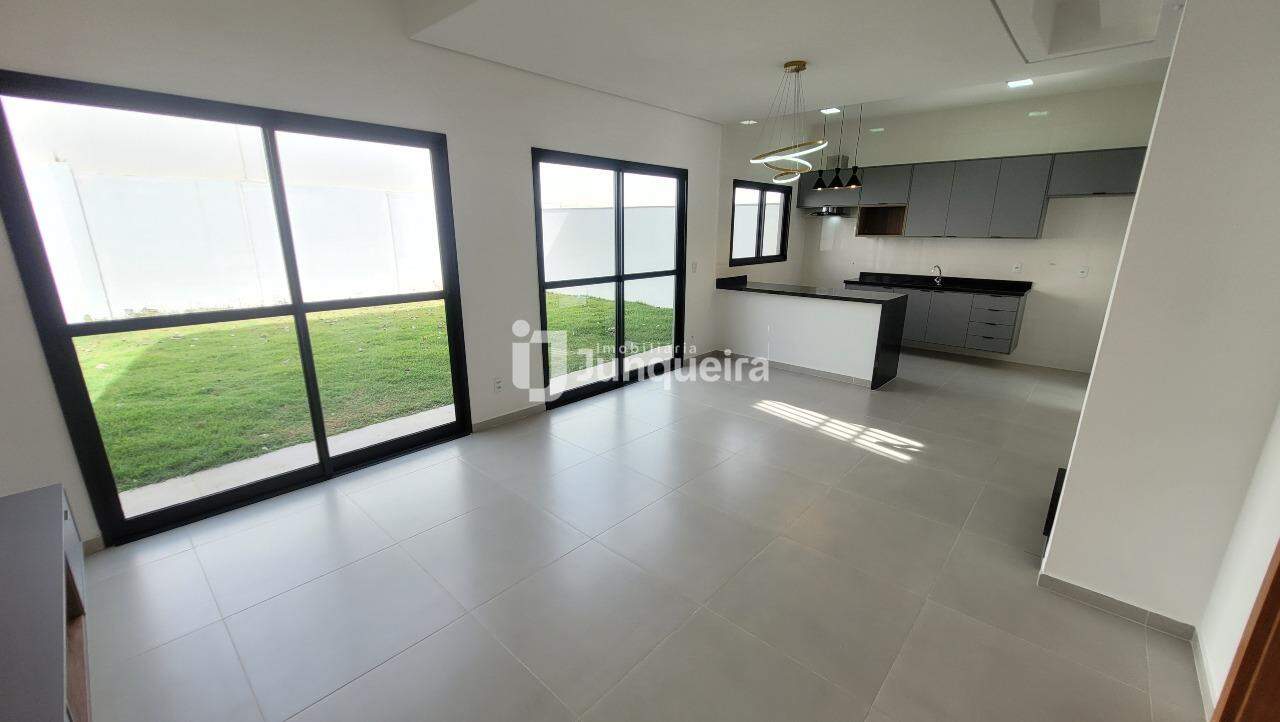 Casa em Condomínio para alugar no Authoria Reserva Jequitiba, 3 quartos, sendo 1 suíte, 2 vagas, no bairro Authoria Reserva Jequitibá em Piracicaba - SP