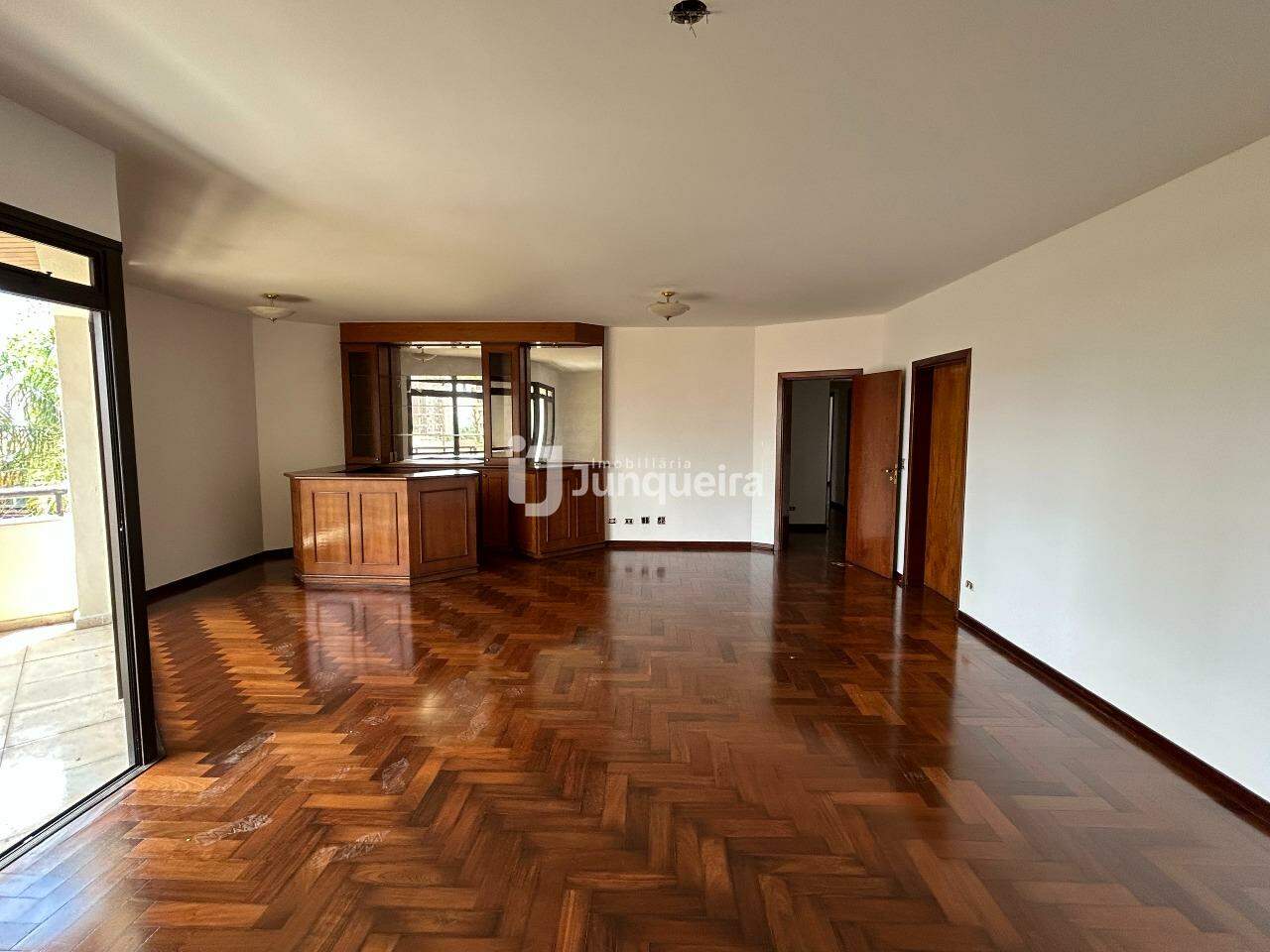 Apartamento à venda no Edifício Ita, 4 quartos, sendo 3 suítes, 2 vagas, no bairro Centro em Piracicaba - SP
