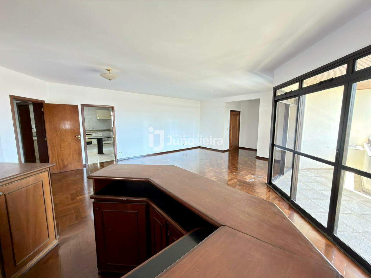 Apartamento à venda no Edifício Ita, 4 quartos, sendo 3 suítes, 2 vagas, no bairro Centro em Piracicaba - SP
