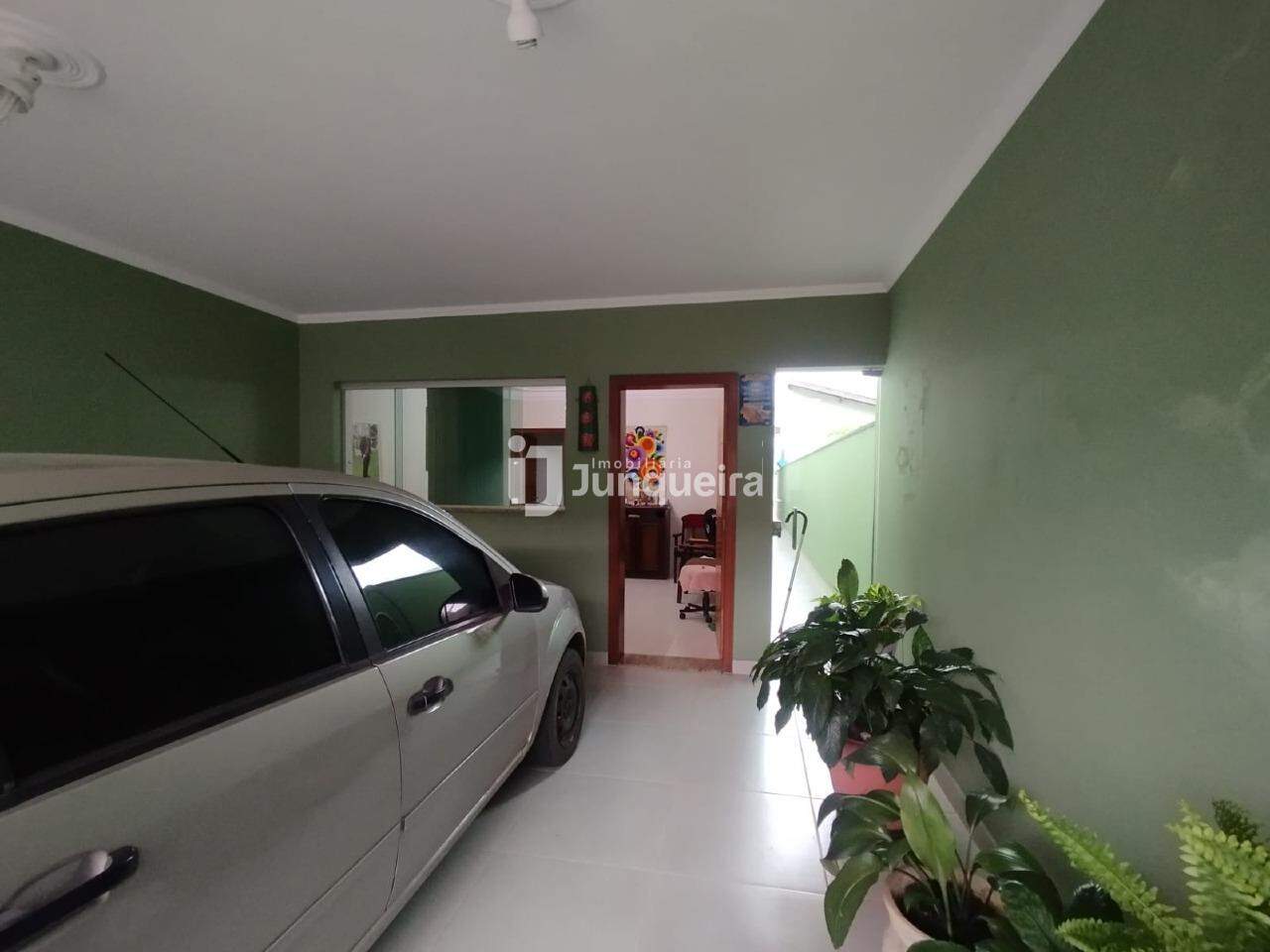 Casa à venda, 3 quartos, sendo 1 suíte, 2 vagas, no bairro Centro (Ártemis) em Piracicaba - SP