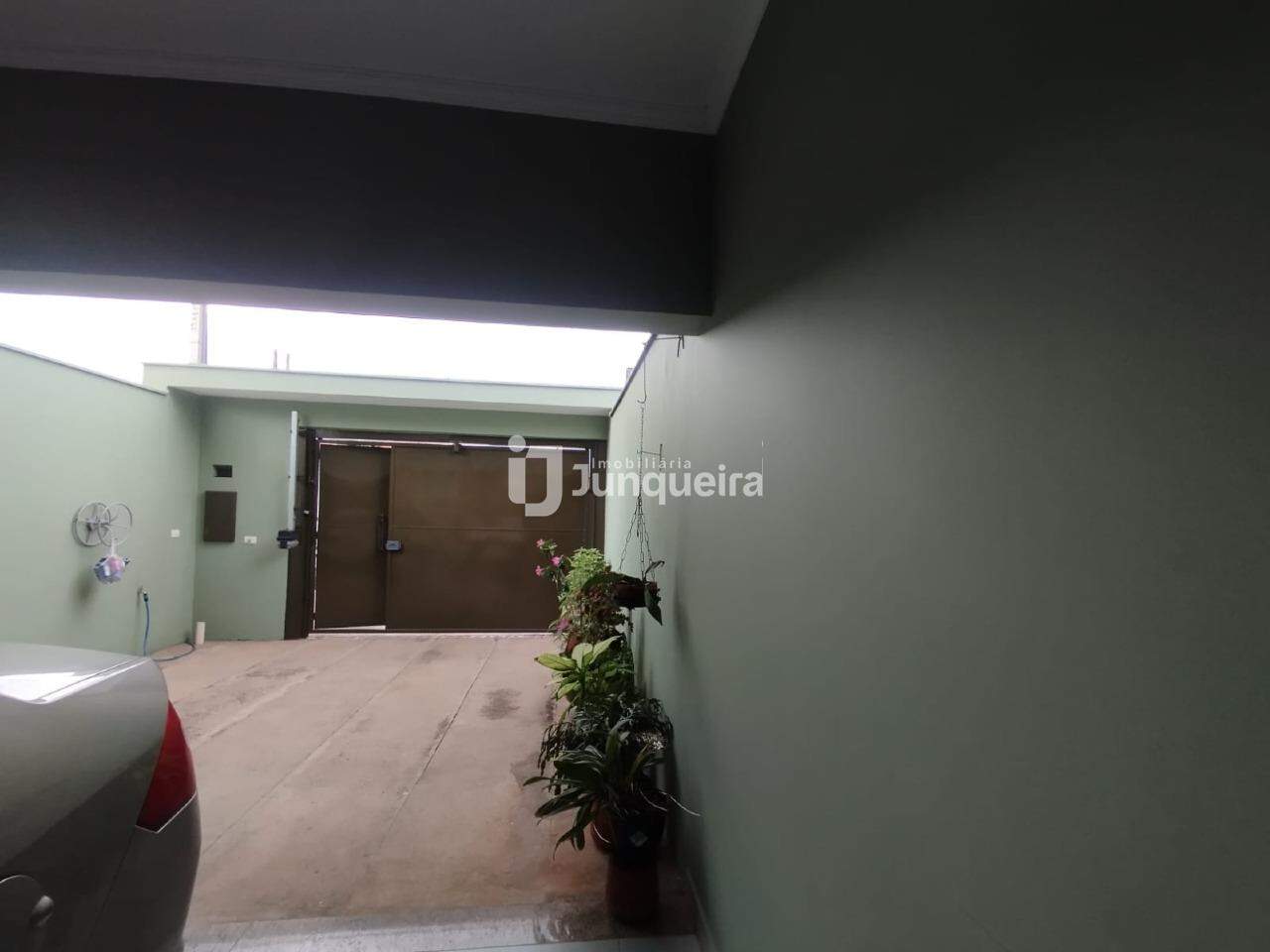 Casa à venda, 3 quartos, sendo 1 suíte, 2 vagas, no bairro Centro (Ártemis) em Piracicaba - SP