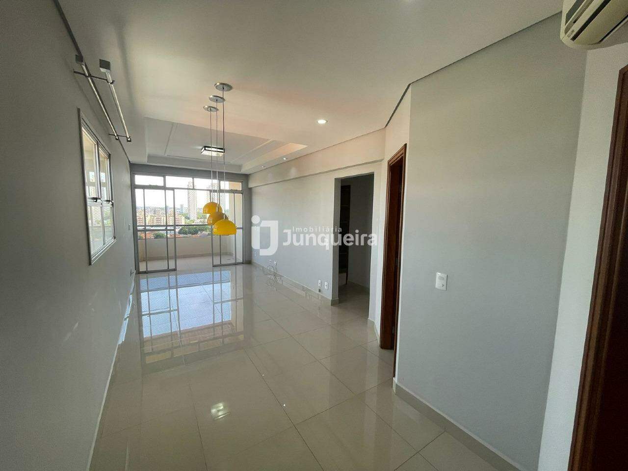 Apartamento à venda no Edifício Dona Esther Galesi Ducatti, 3 quartos, sendo 1 suíte, 1 vaga, no bairro Vila Rezende em Piracicaba - SP