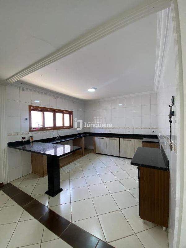 Casa à venda, 4 quartos, sendo 2 suítes, 4 vagas, no bairro Nova Saltinho em Saltinho - SP