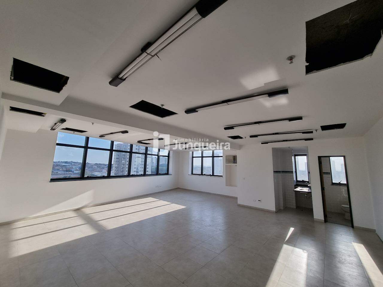 Sala Comercial à venda, 1 vaga, no bairro Cidade Alta em Piracicaba - SP