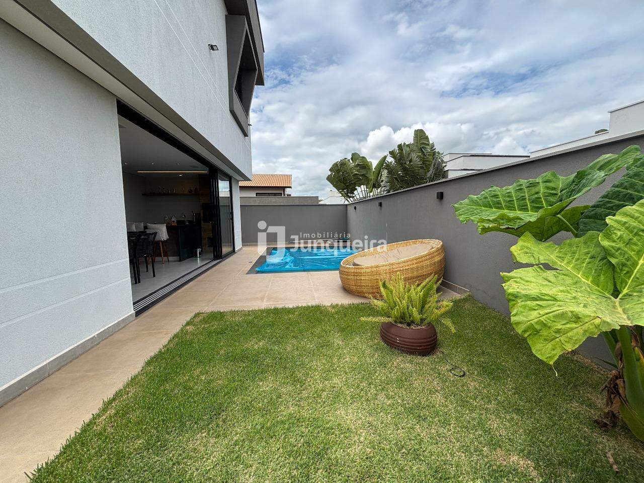 Casa em Condomínio à venda no Villa D'Aquila, 3 quartos, sendo 3 suítes, 4 vagas, no bairro Villa D'áquila em Piracicaba - SP