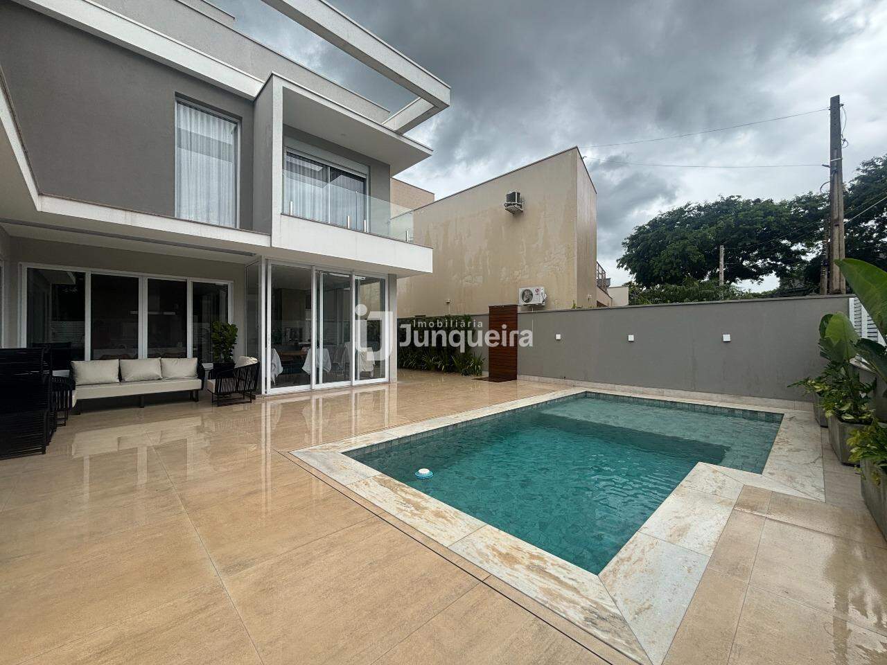 Casa em Condomínio à venda no Villa D'Aquila, 4 quartos, sendo 3 suítes, 4 vagas, no bairro Villa D'áquila em Piracicaba - SP