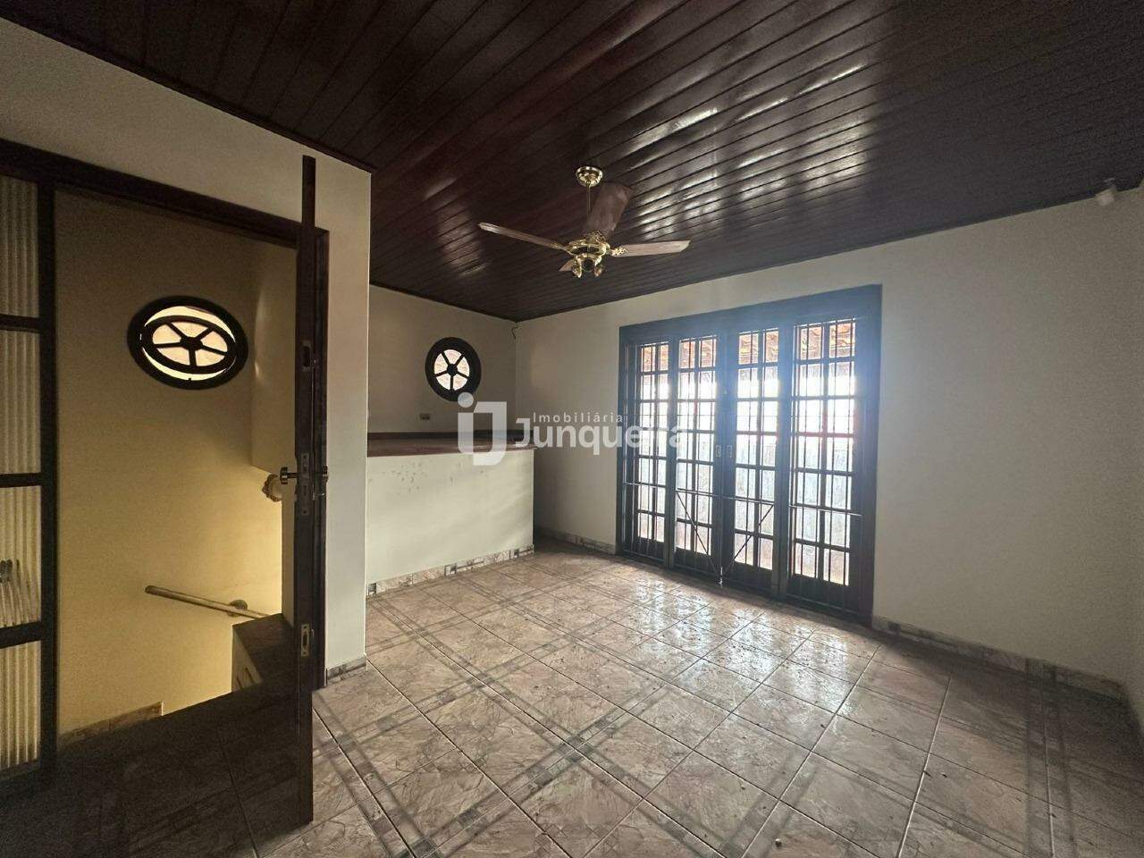 Casa à venda, 3 quartos, sendo 1 suíte, 2 vagas, no bairro Paulicéia em Piracicaba - SP