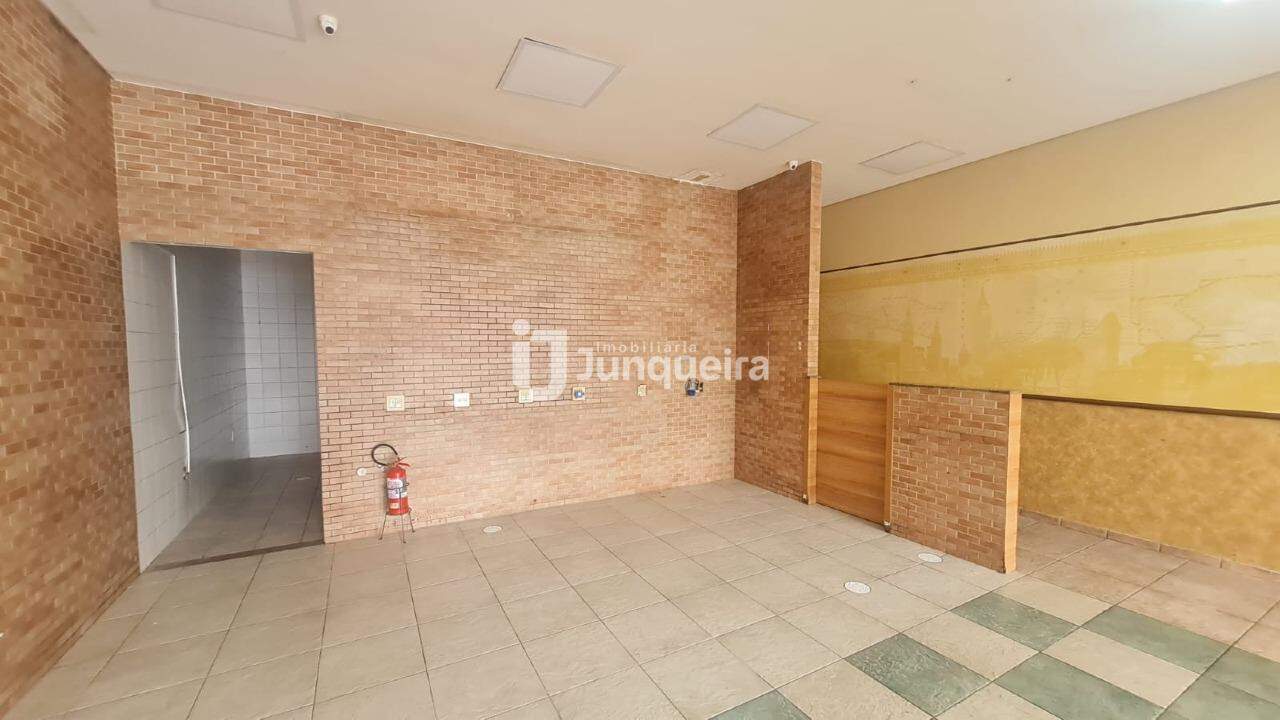 Salão para alugar, 46 vagas, no bairro Centro em Piracicaba - SP