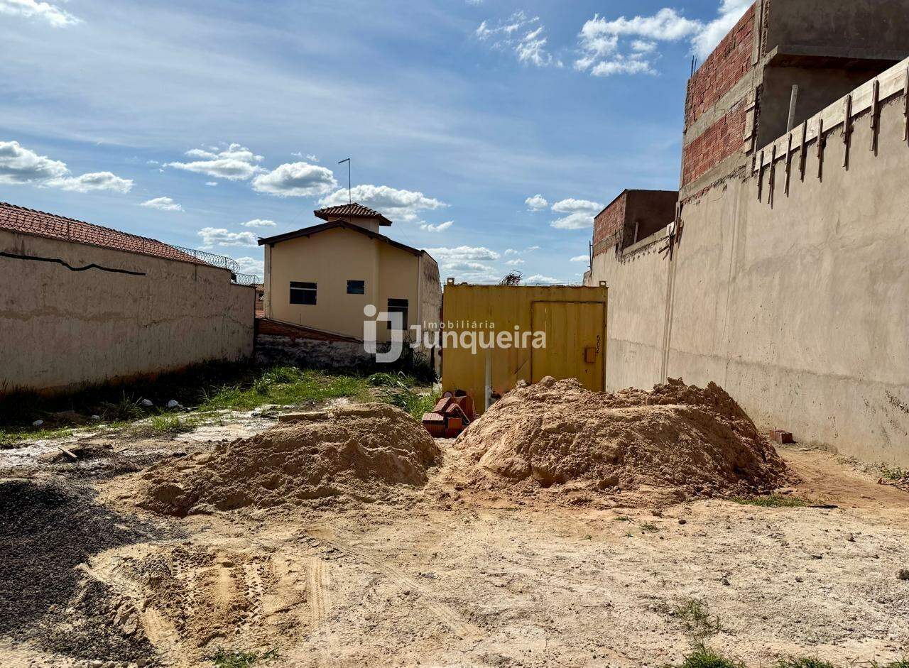 Terreno à venda, no bairro Parque Conceição II em Piracicaba - SP
