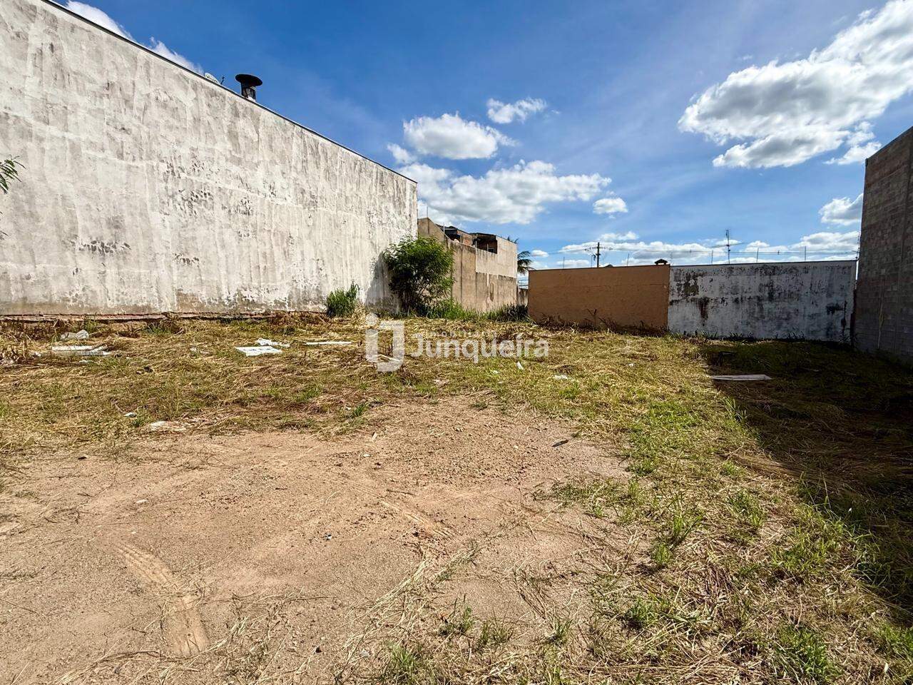 Terreno à venda, no bairro Vila Industrial em Piracicaba - SP