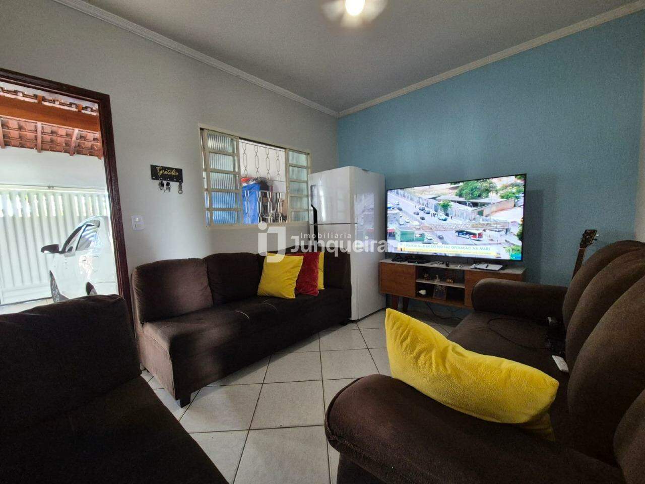 Casa à venda, 3 quartos, sendo 1 suíte, 2 vagas, no bairro Irmãos Camolesi em Piracicaba - SP