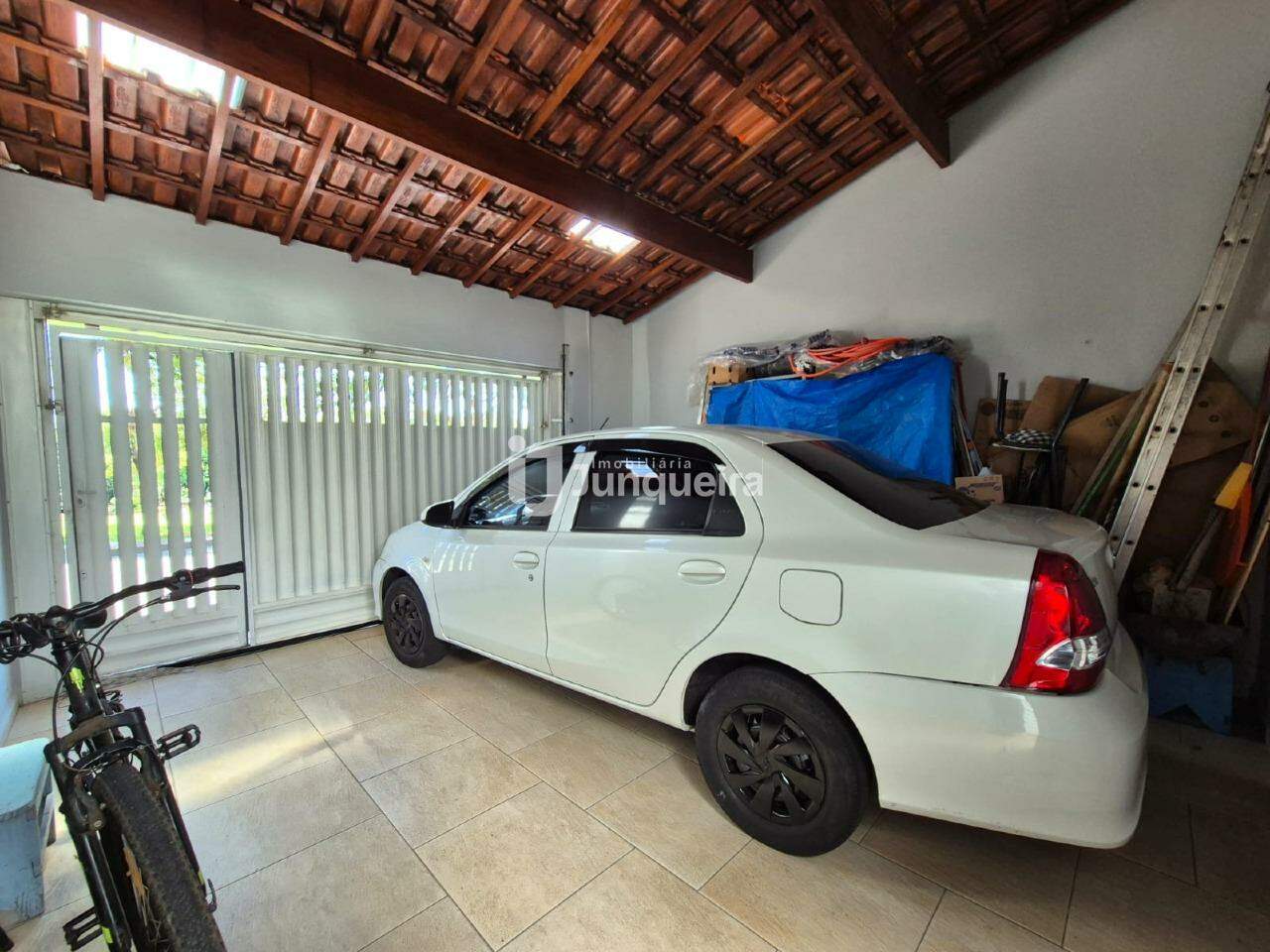 Casa à venda, 3 quartos, sendo 1 suíte, 2 vagas, no bairro Irmãos Camolesi em Piracicaba - SP