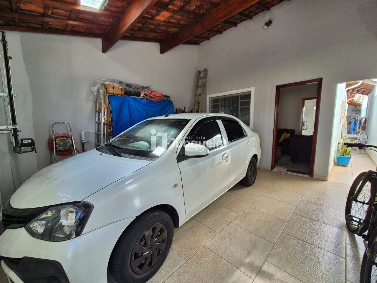 Casa à venda, 3 quartos, sendo 1 suíte, 2 vagas, no bairro Irmãos Camolesi em Piracicaba - SP