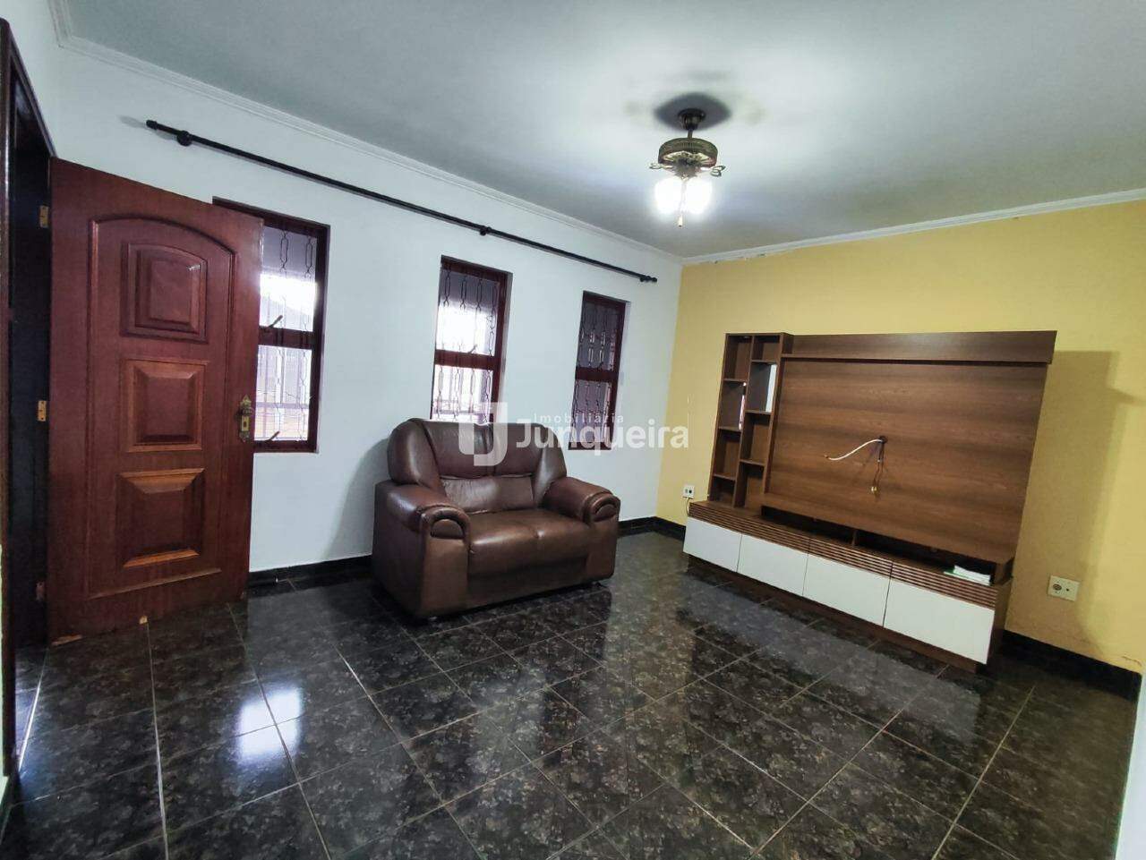 Casa à venda, 2 quartos, sendo 1 suíte, 2 vagas, no bairro Centro em Rio das Pedras - SP