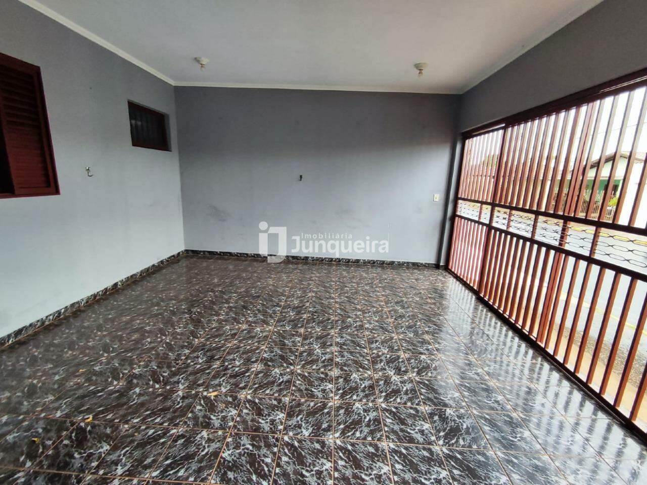 Casa à venda, 2 quartos, sendo 1 suíte, 2 vagas, no bairro Centro em Rio das Pedras - SP