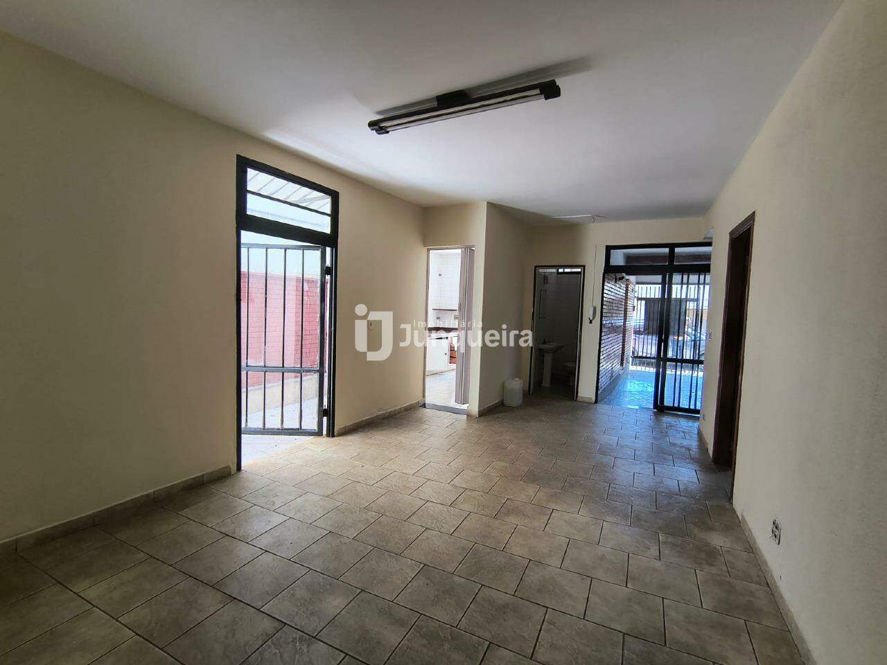 Salão para alugar, 1 vaga, no bairro Cidade Alta em Piracicaba - SP