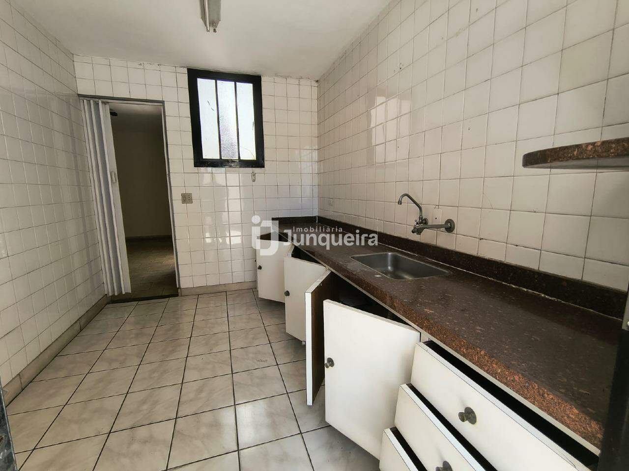 Salão para alugar, 1 vaga, no bairro Cidade Alta em Piracicaba - SP