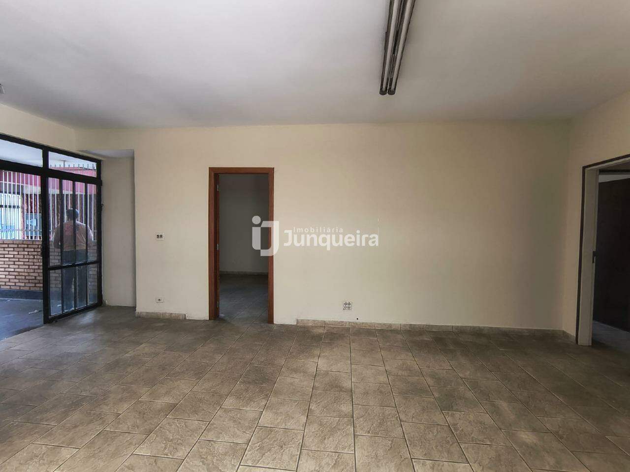 Salão para alugar, 1 vaga, no bairro Cidade Alta em Piracicaba - SP