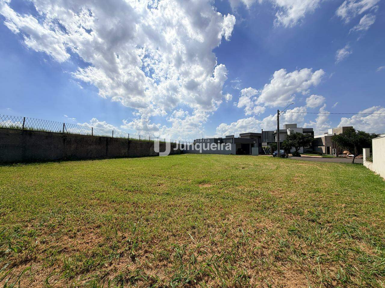 Terreno em Condomínio à venda no Park Unimep Taquaral, no bairro Park Unimep Taquaral  em Piracicaba - SP