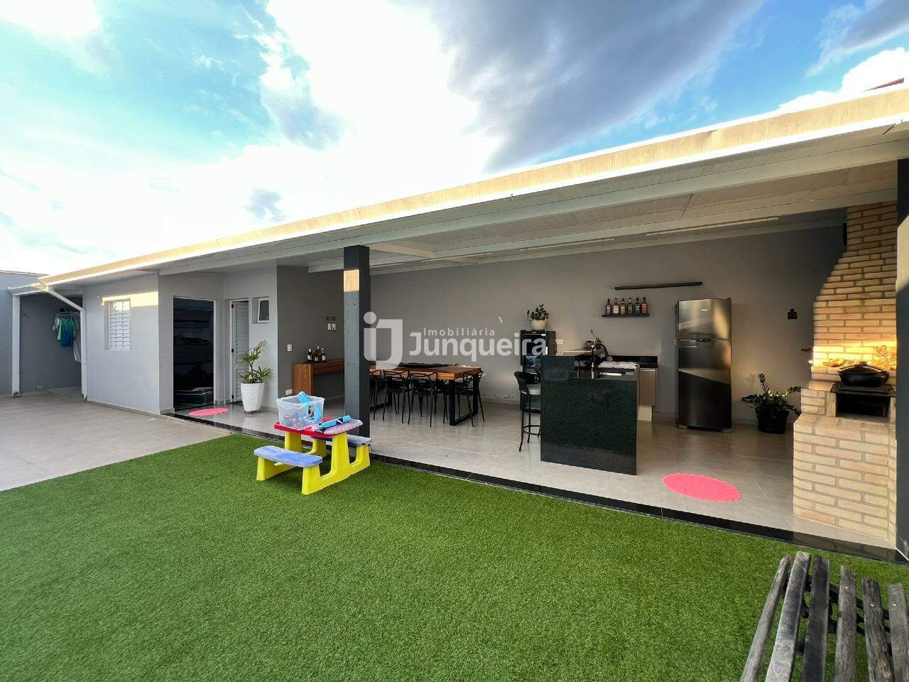 Casa para alugar, 2 quartos, 2 vagas, no bairro Residencial Santa Luzia em Charqueada - SP