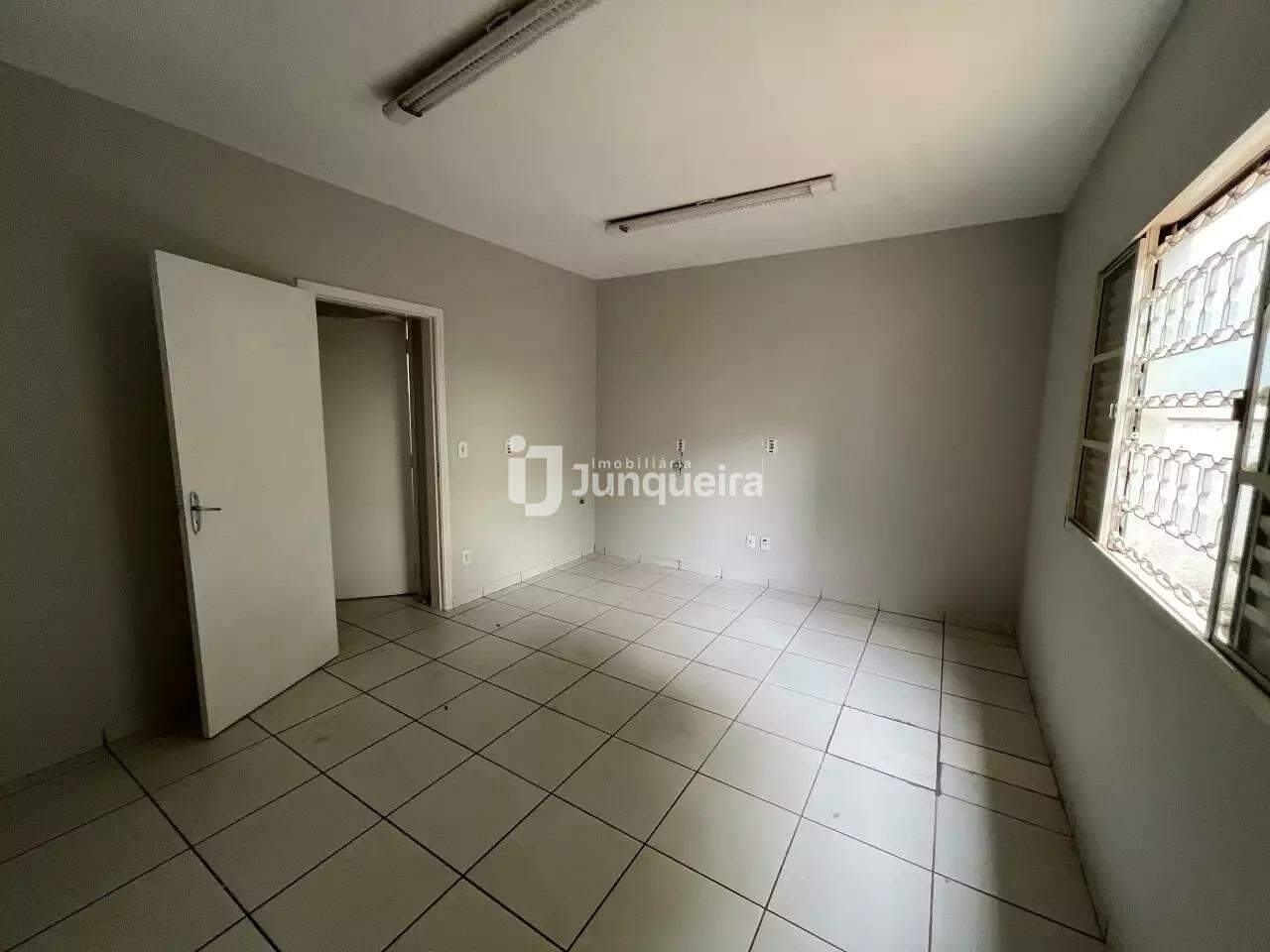 Sala Comercial para alugar, 1 vaga, no bairro Centro em Rio das Pedras - SP