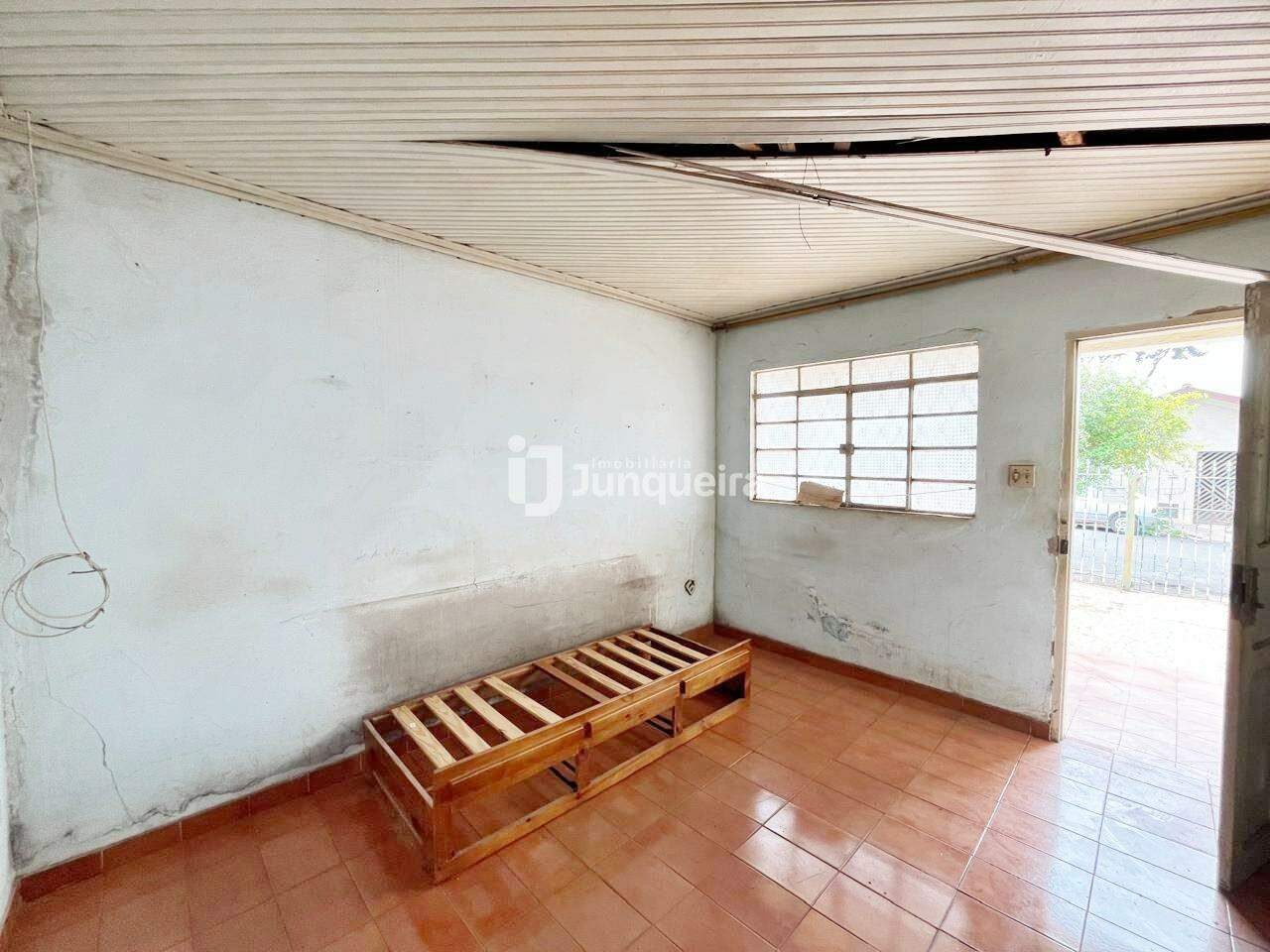 Casa à venda, 2 quartos, 2 vagas, no bairro Santa Terezinha em Piracicaba - SP