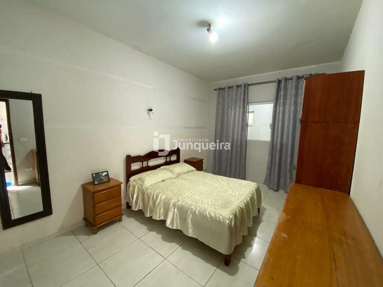 Casa à venda, 3 quartos, sendo 1 suíte, 2 vagas, no bairro Residencial Santo Antônio em Piracicaba - SP