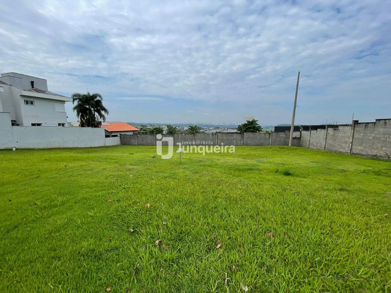 Terreno em Condomínio à venda no Villa D'Aquila, no bairro Villa D'áquila em Piracicaba - SP