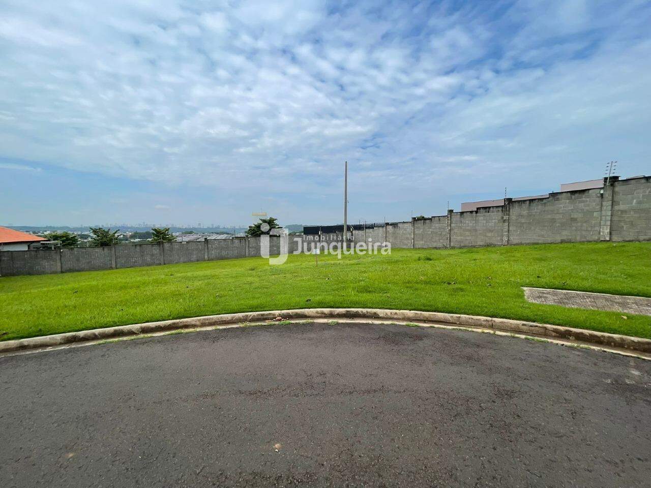 Terreno em Condomínio à venda no Villa D'Aquila, no bairro Villa D'áquila em Piracicaba - SP