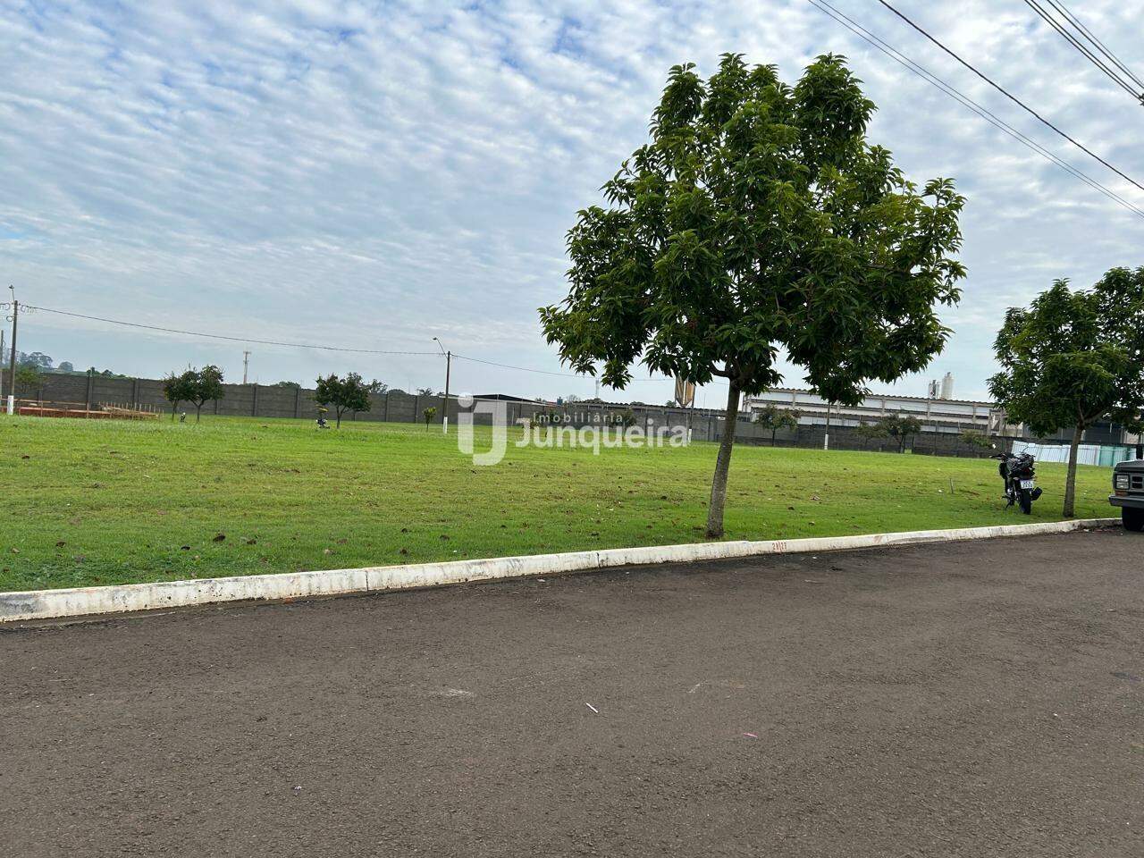 Terreno em Condomínio à venda no Residencial Recanto dos Jatobás, no bairro Unileste em Piracicaba - SP